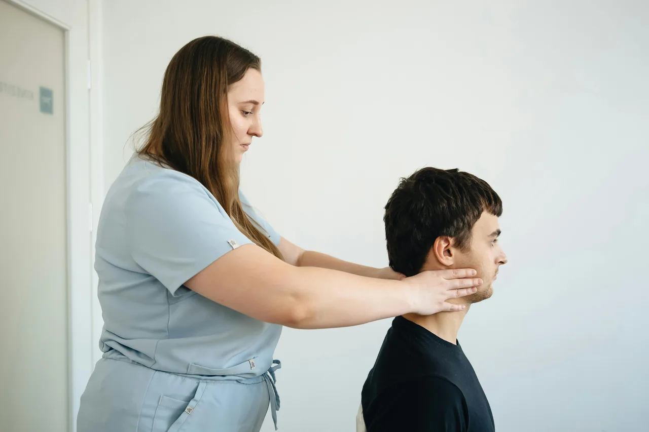 Evaluare manuală a zonei cervicale